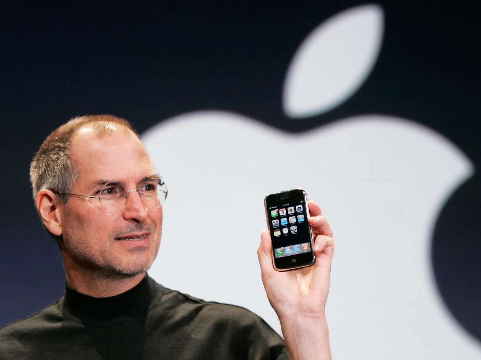 Steve Jobs présente le premier iPhone en 2007